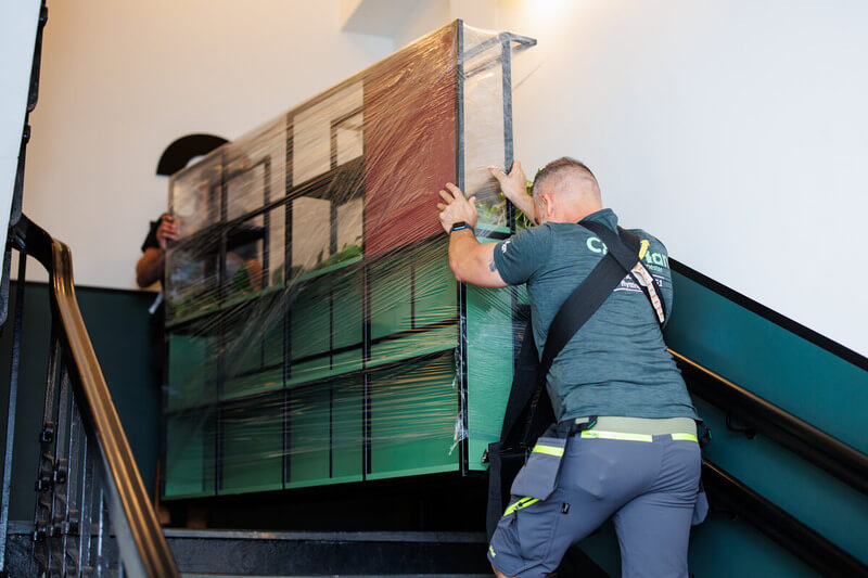 flyttebil med sjåfør